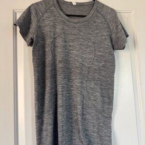 Lululemon Swiftly Tech Short Sleeve – Size 10 – Gray